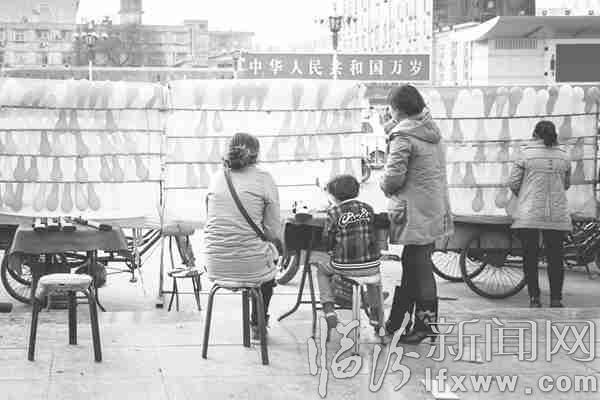 临汾市民张女士路过平阳广场遭“枪击”