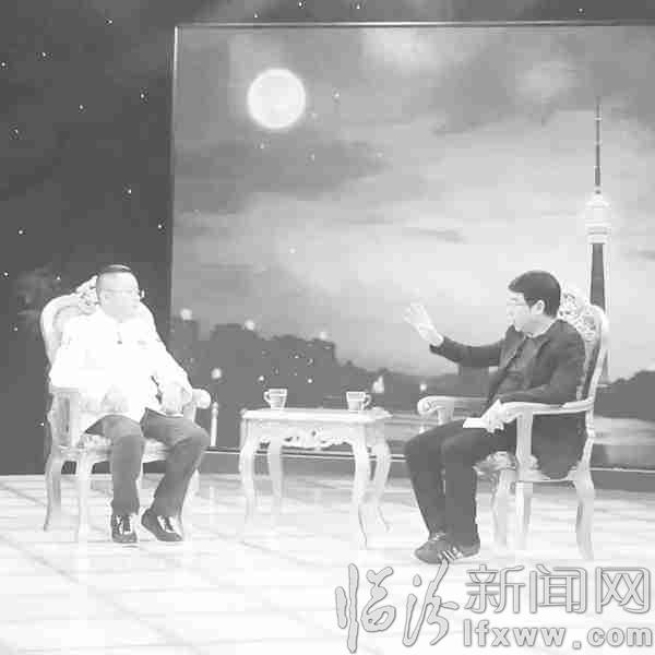 岳更生与主持人阿丘畅谈