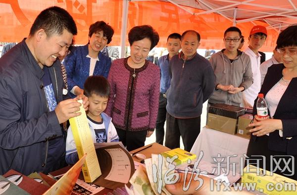 临汾市举行2016年全民阅读活动宣传