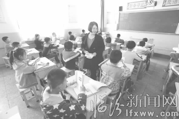 浮山老师张亚琴:三尺讲台上的“铿锵玫瑰”