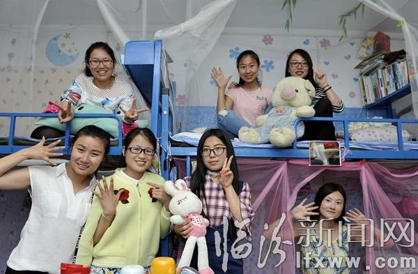 山西师大“最牛宿舍”8朵金花齐上研