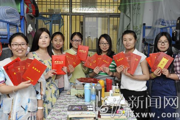 山西师大“最牛宿舍”8朵金花齐上研