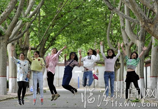 山西师大“最牛宿舍”8朵金花齐上研