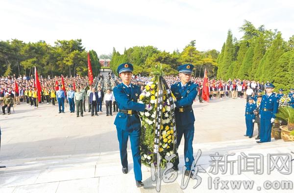 省市领导和各界群众纪念临汾解放68周年