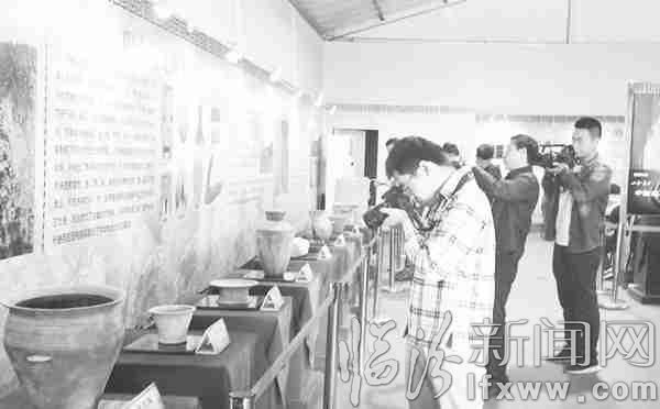 媒体人用镜头留住眼前的震撼