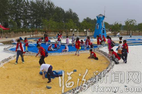 临汾晚报小记者畅游“普罗旺斯”