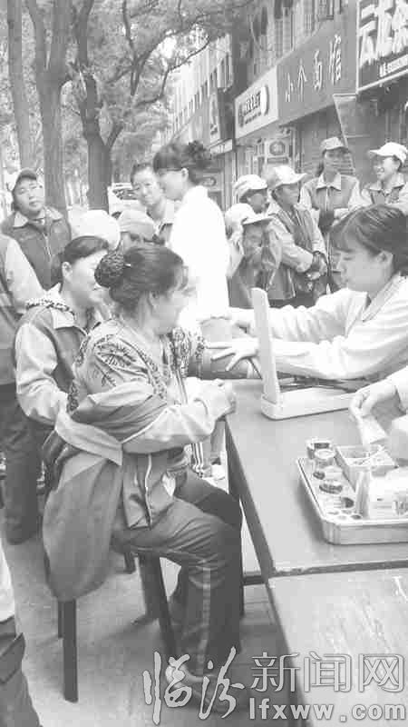 临汾:热心公益 心系环卫工