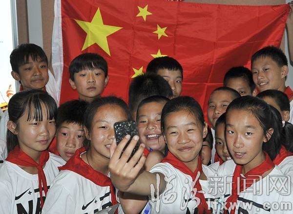 霍州市档案局、霍州市教科局开展“爱国旗、爱国徽、爱国歌”主题活动