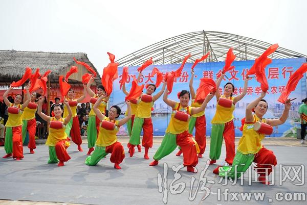 “大美临汾,群众文化基层行”走进乔南候村李人农场