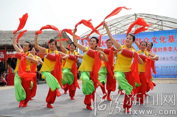 “大美临汾,群众文化基层行”走进乔南候村李人农场