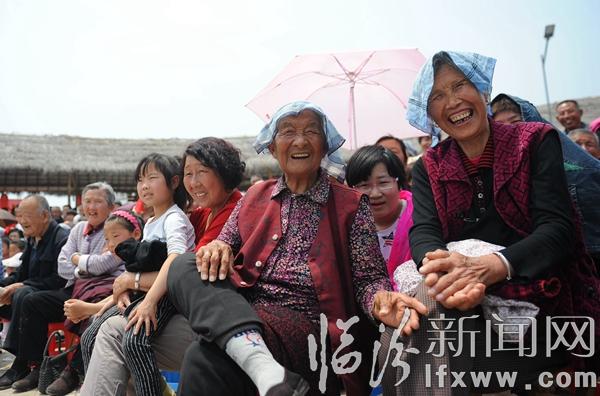 “大美临汾,群众文化基层行”走进乔南候村李人农场