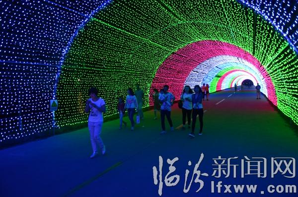 曲沃首届太子湖国际梦幻灯光节开幕