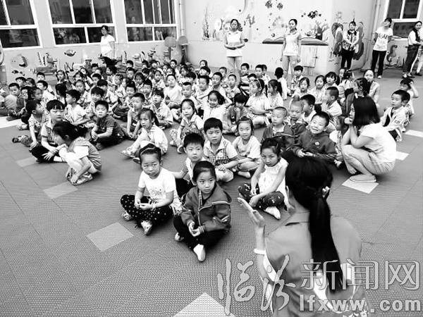 侯马平阳幼儿园开展防拐演练 80多名小孩被“拐走”