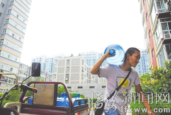 临汾:挥汗如雨 坚守岗位洒心血