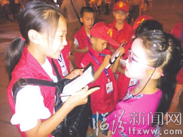 消夏月晚会现场 临汾小记者展风采