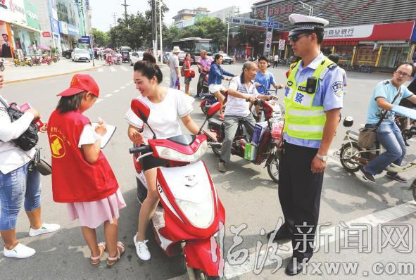 临汾小记者:走上街头 寻找“文明交通好市民”