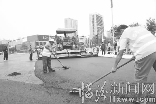 鼓楼南北街两大十字路口铺油