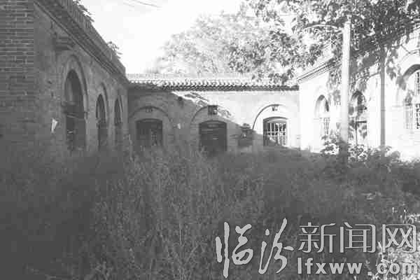 1942年,日本鬼子烧毁了郭家大院,郭家人于次年在东西厦房的基础上改建成窑洞。