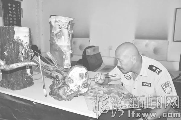 临汾刘岩玉:57岁保安痴迷绘画