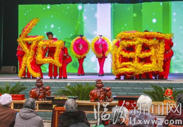 襄汾县西贾村老人成了村里的座上宾