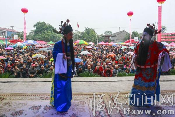 襄汾县西贾村老人成了村里的座上宾