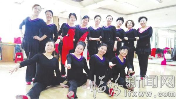 临汾:快乐婆婆舞蹈队 舞出绚丽夕阳美