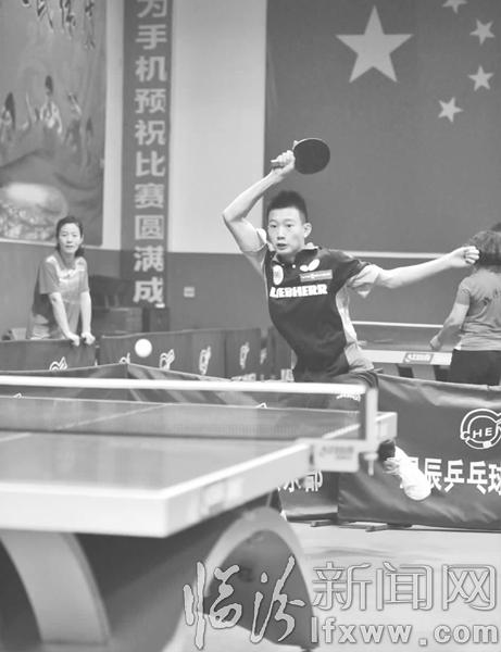 临汾:乒乓高手 上演精彩对决