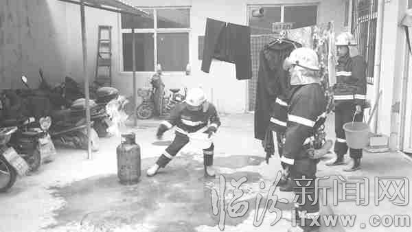临汾开发区:消防官兵勇拔“火罐”