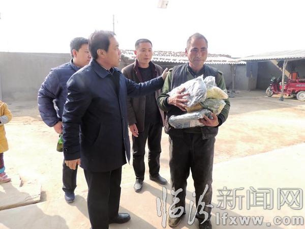 临汾市扶贫办党员干部走村入户 实施精准扶贫脱贫