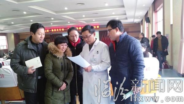 市人民医院心内科副主任王益民与学员交流STEMI急诊PCI病例。