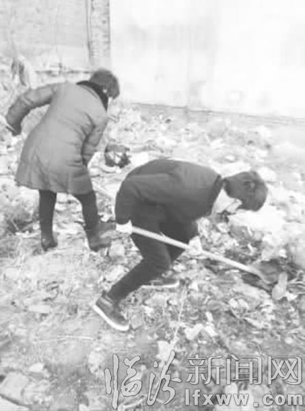 清理积存垃圾 共建美好家园