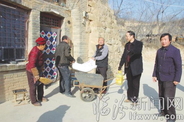 汾西疾控中心:访贫问寒 情暖人心