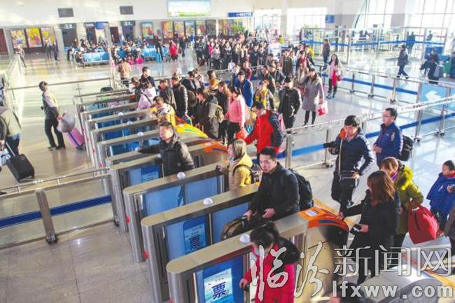 临汾西站优质服务待旅客