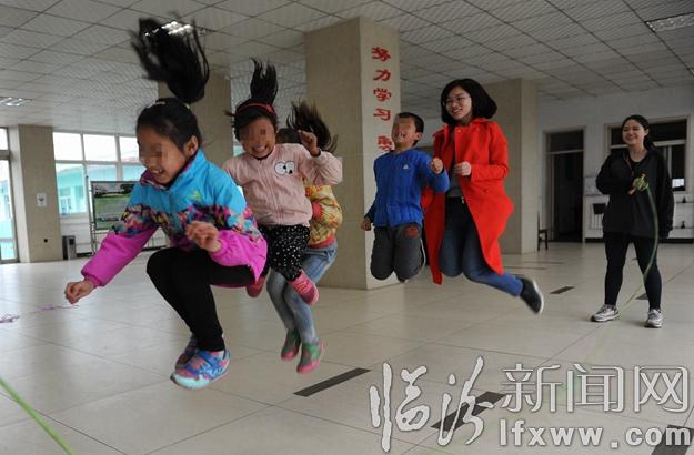 山西师范大学 “情系红丝带,每周一课”周末英语课堂开讲