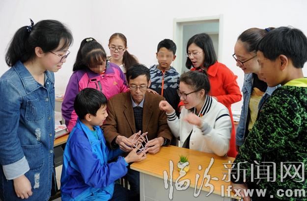 山西师范大学 “情系红丝带,每周一课”周末英语课堂开讲