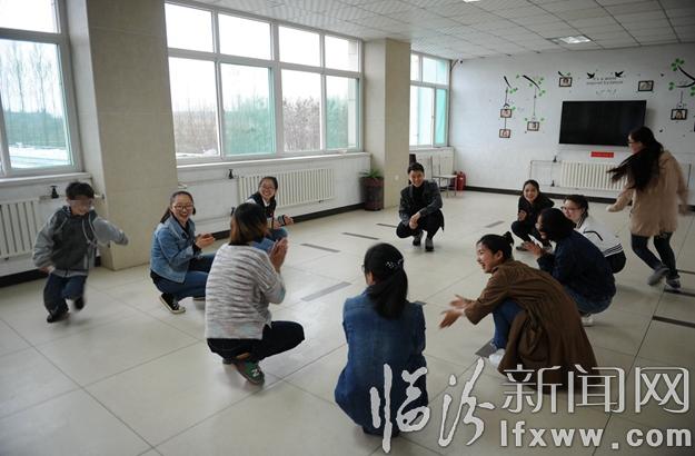 山西师范大学 “情系红丝带,每周一课”周末英语课堂开讲