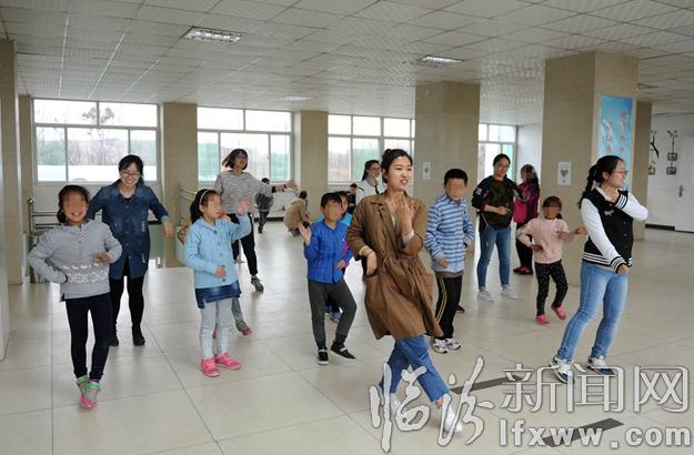 山西师范大学 “情系红丝带,每周一课”周末英语课堂开讲