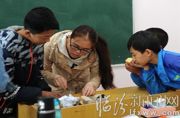 山西师范大学 “情系红丝带,每周一课”周末英语课堂开讲