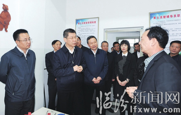 张复明临汾检查指导工作指出:推动教育事业发展