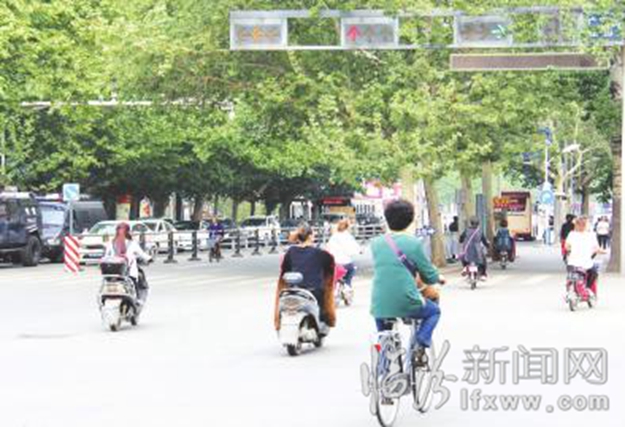 解放路广宣街口:红灯在哪里?我看不见