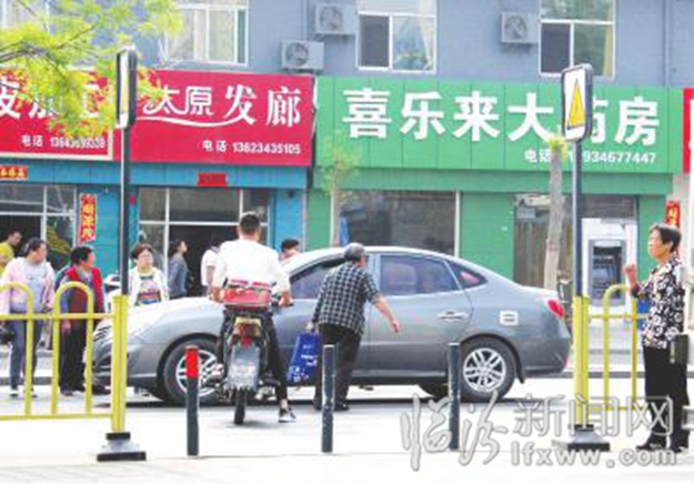 鼓楼北大街:管谁在这等,就是不让行