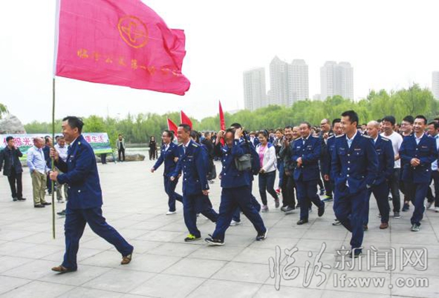 临汾公交公司:走出驾室 你也可以很美的!