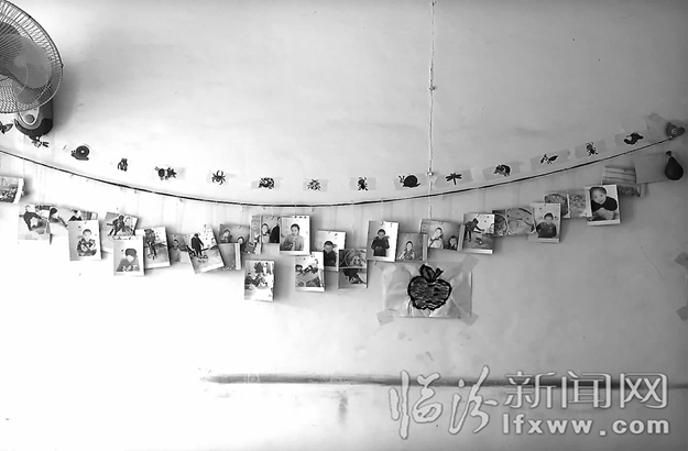 展示孩子们笑靥的照片墙。