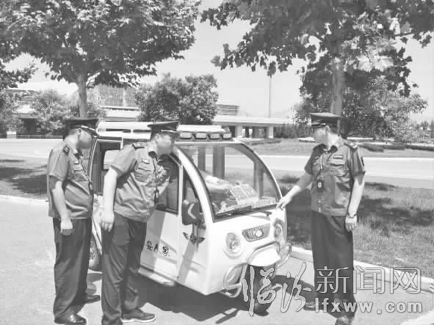 临汾:街头宣传 抵制“黑车”保安全