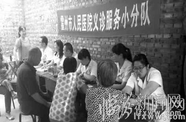 小分队在梨湾村义诊。