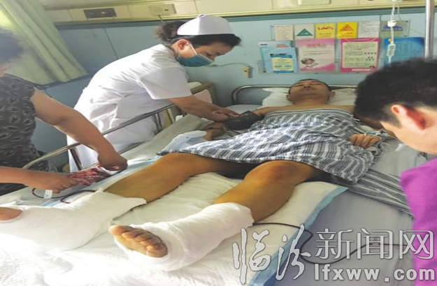 空手夺白刃 乡宁民警勇擒毛贼