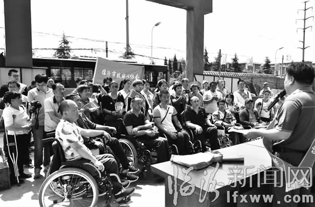 在市残疾人综合服务中心开展法律援助服务。