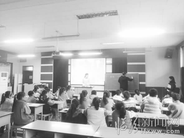临汾南街小学开展新闻写作知识培训课