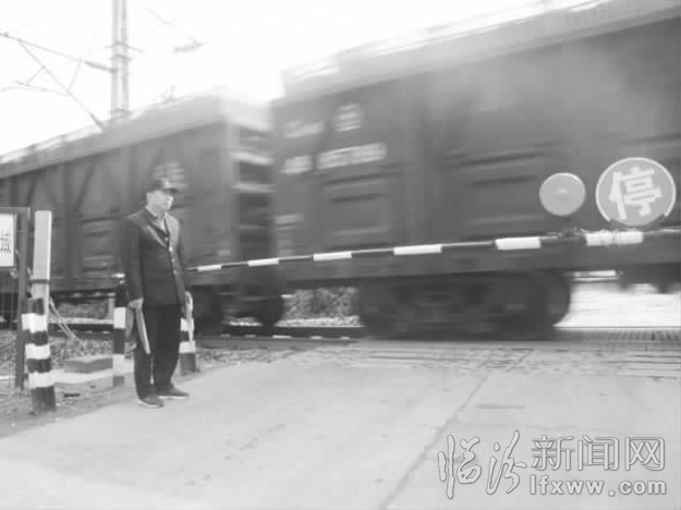 王学斌:守护铁路道口的“卫士”