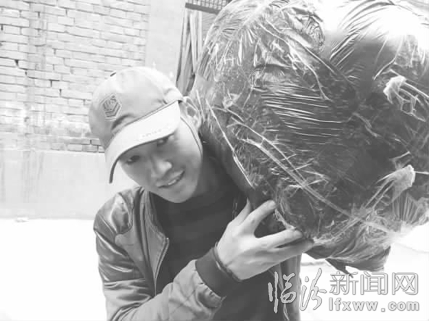 临汾物流送货员许星星:用肩膀扛起未来